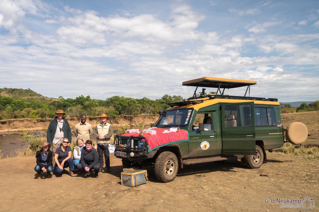 Die Reisegruppe beim Frühstück am Mara River